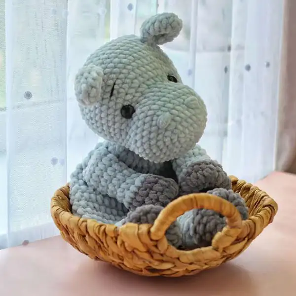 Close-up of hippo head showing safety eyes and snout amigurumi