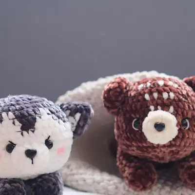Close-up of gray Husky amigurumi head in progress