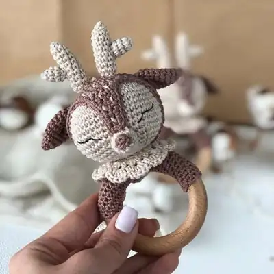 Beige brown rattle deer amigurumi head close-up