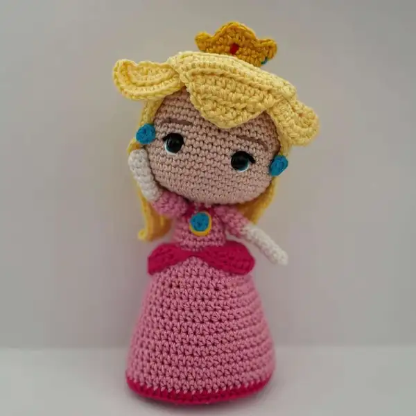 Luigi amigurumi character side pose with hat