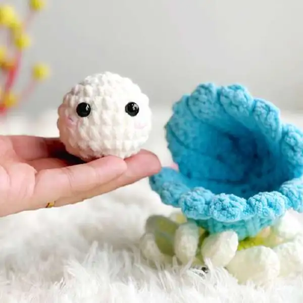 Finished mussel amigurumi with pearl nestled between shells