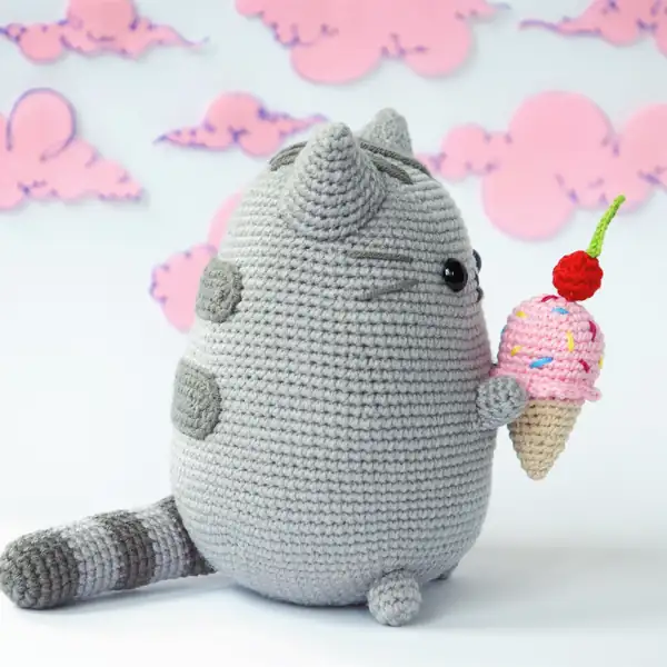 Close-up of Pusheen head and tiny ears in progress