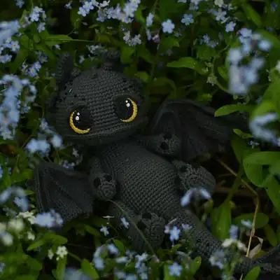 Dark gray Dragon Toothless amigurumi head close-up