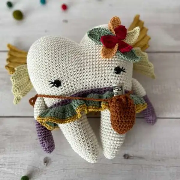 Wings and dress detail on tooth fairy amigurumi