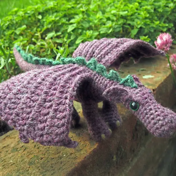 Side view of dragon with green spikes