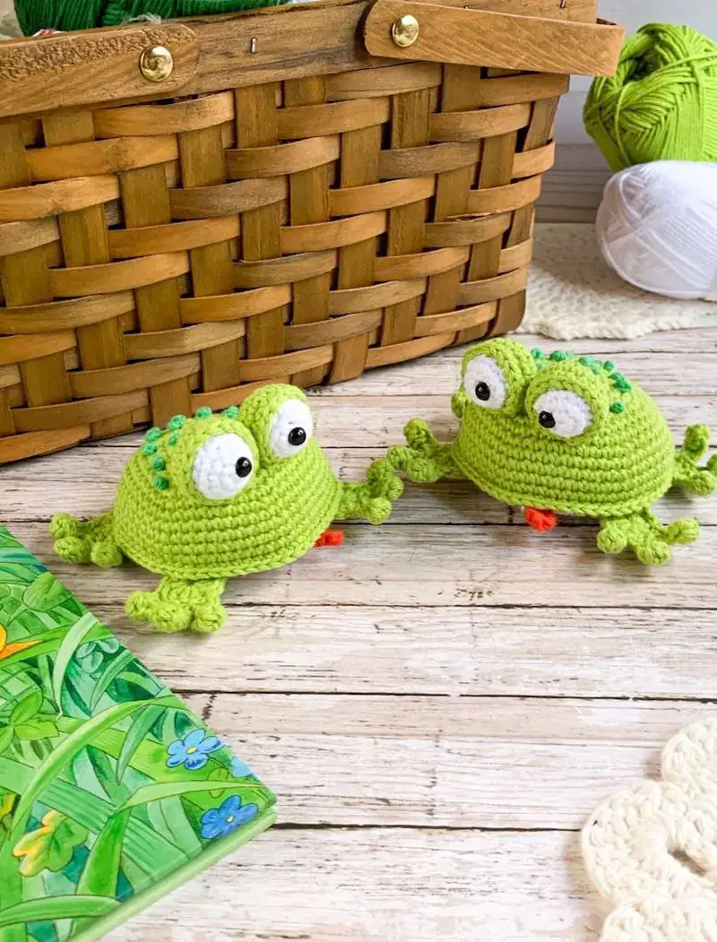 Little frog Amigurumi Pattern free crochet pattern