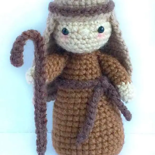 Saints and animals around the manger amigurumi