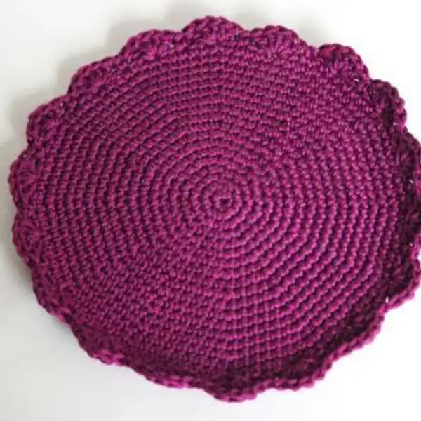 Flower pot and coffee table in crochet