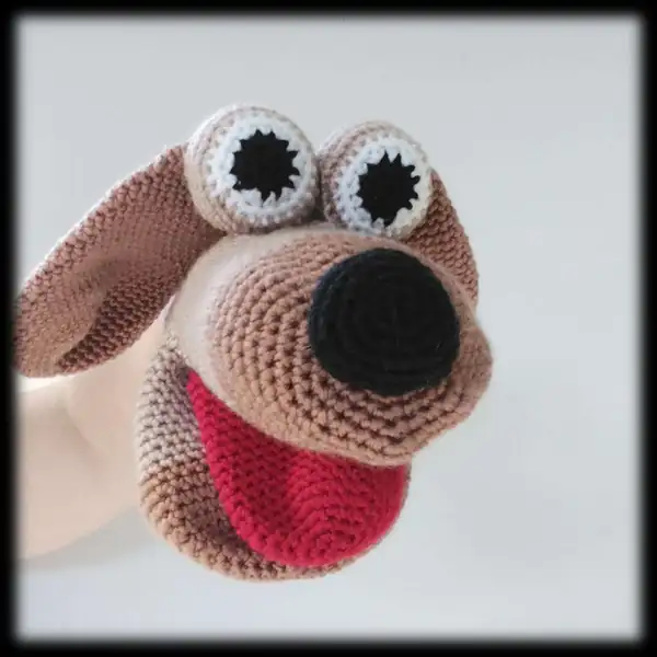 Dog puppet muzzle and yarn colors