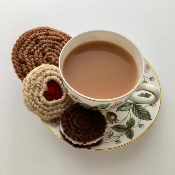 close-up of an Oreo-style crochet biscuit showing the cream centre and layered edge amigurumi
