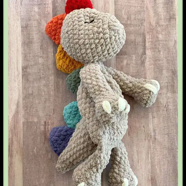 Side view of spikes along the back of the amigurumi rag doll